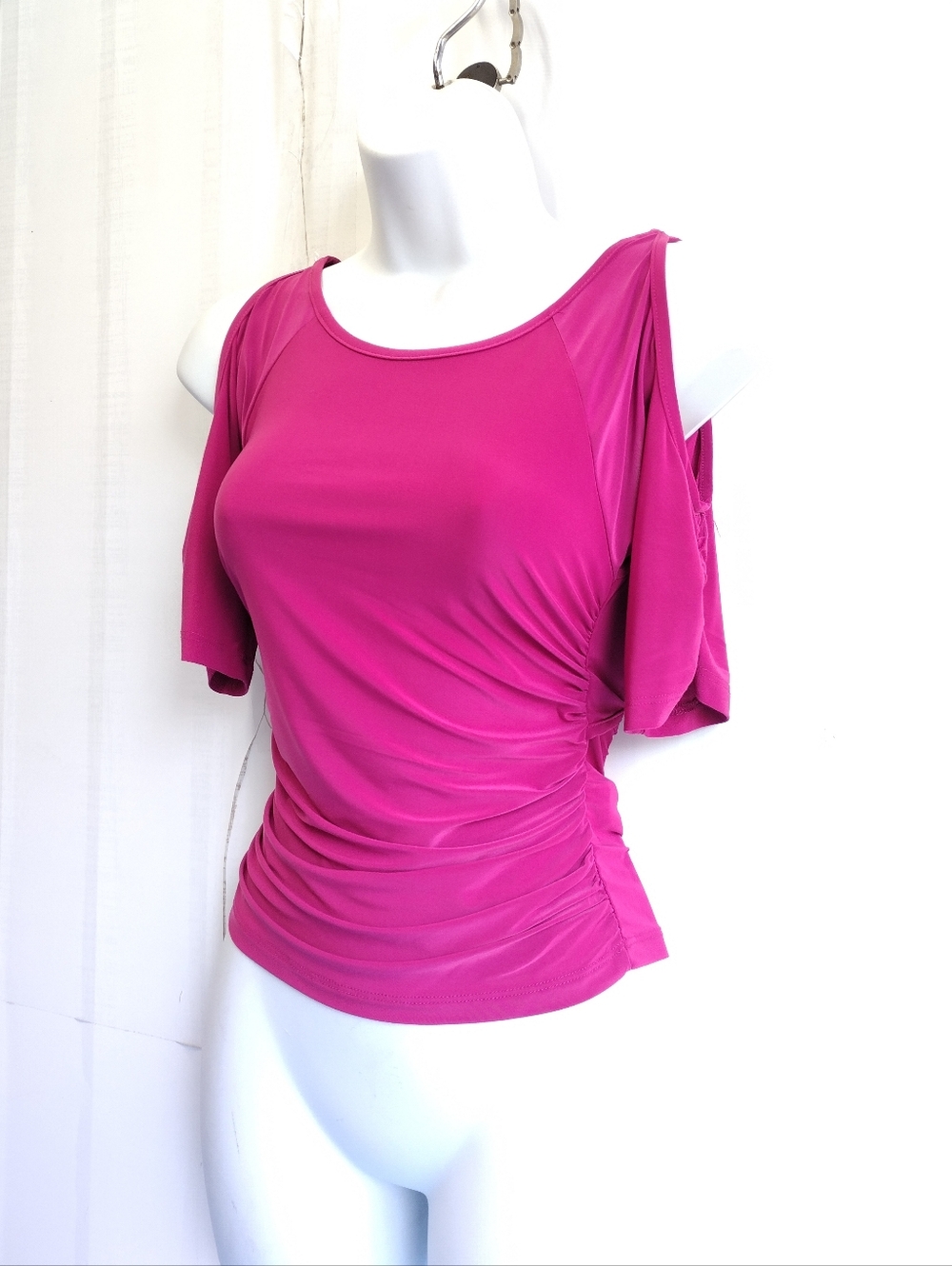 NEW Cold Shoulder Open Back Ruched Top Fitted - Magenta Size S